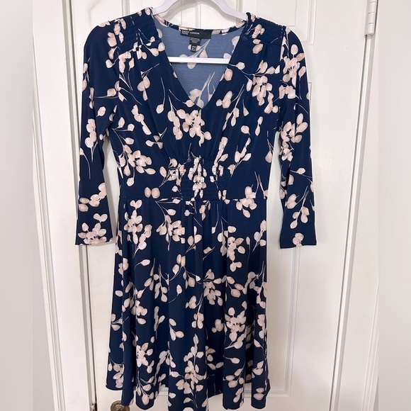 Maggy London Dresses & Skirts - Maggie London navy blue pink floral dress size 4 P